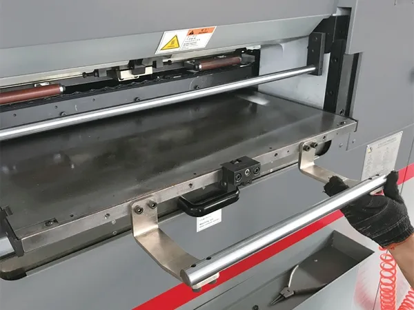 Automatic Flatbed Die Cutting & Foil Stamping Machine (up to 450t)